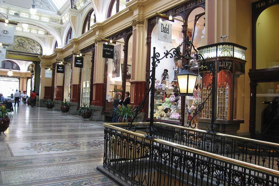 Melbourne Weekday Heritage Walk  Melbourne VIC