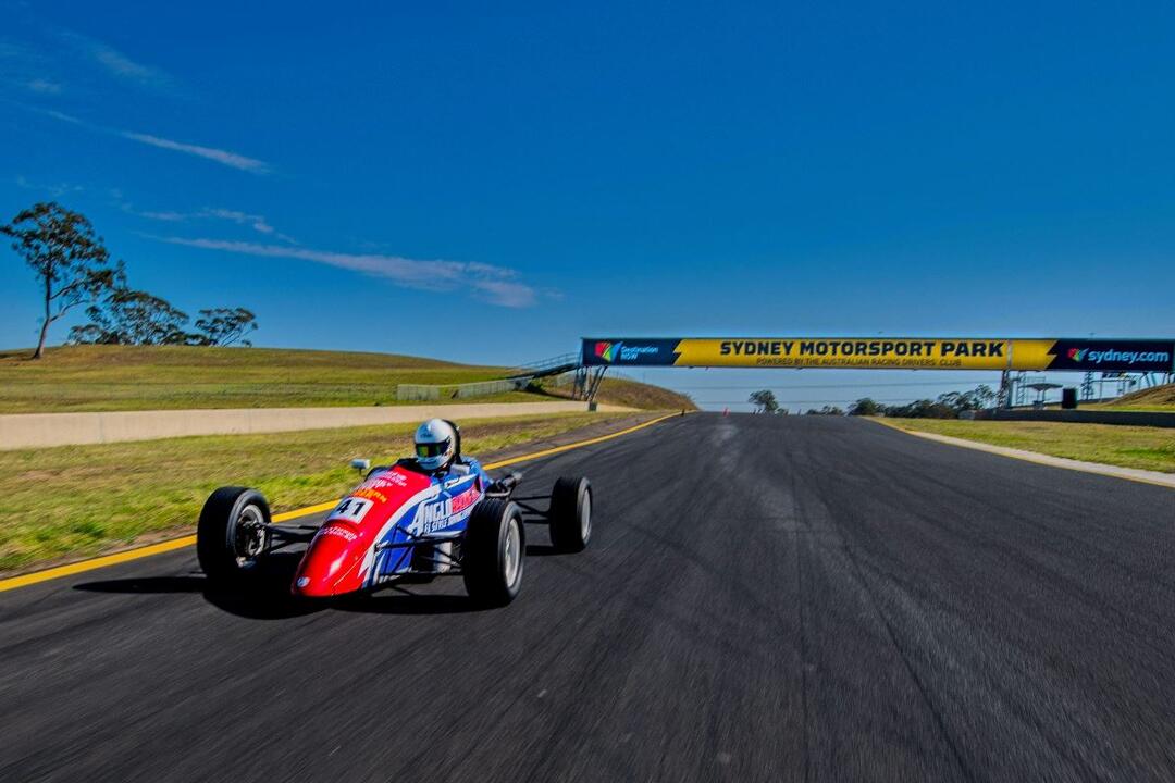 Drive 10 laps in a Formula Ford plus 2 Hot Laps Eastern Creek NSW