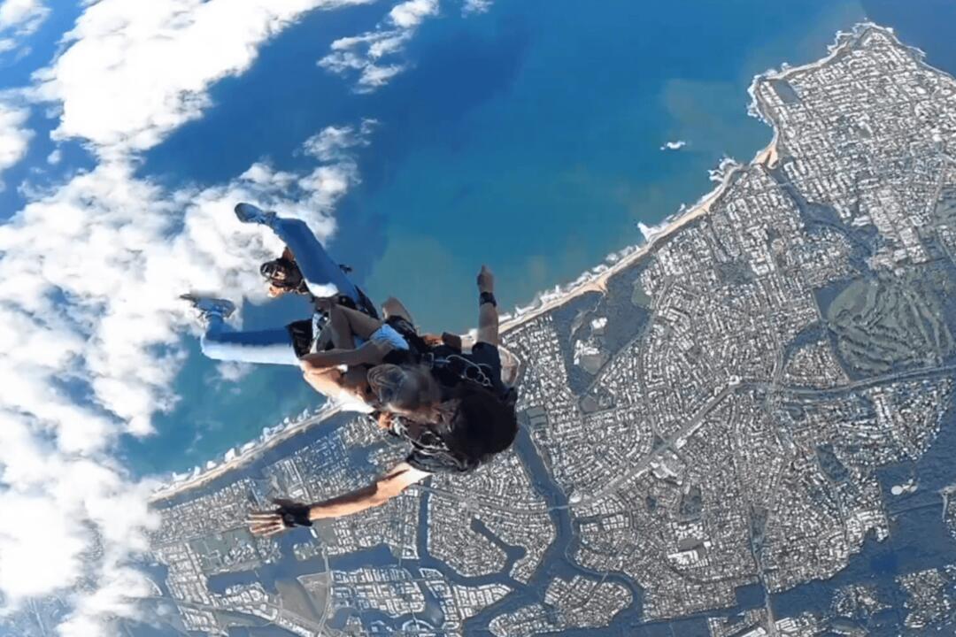 Tandem Skydive, 14 000ft, Weekend Caloundra QLD