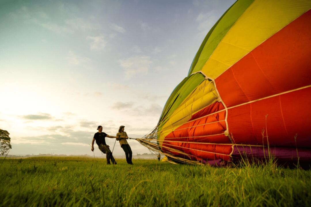 Hot Air Ballooning with Breakfast, Weekday Flight Byron Bay NSW