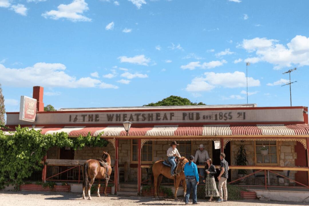 Wheatsheaf Hotel - A Helicopter Encounter for 2 Lyndoch SA