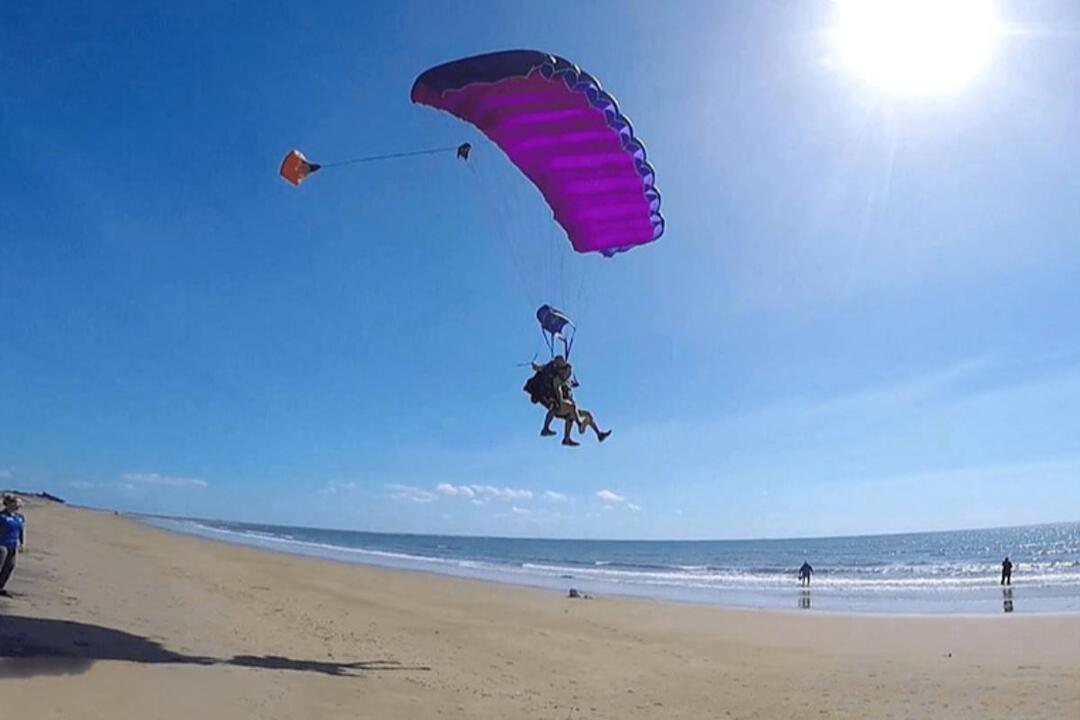 Tandem Skydive with Beach Landing Airlie Beach QLD