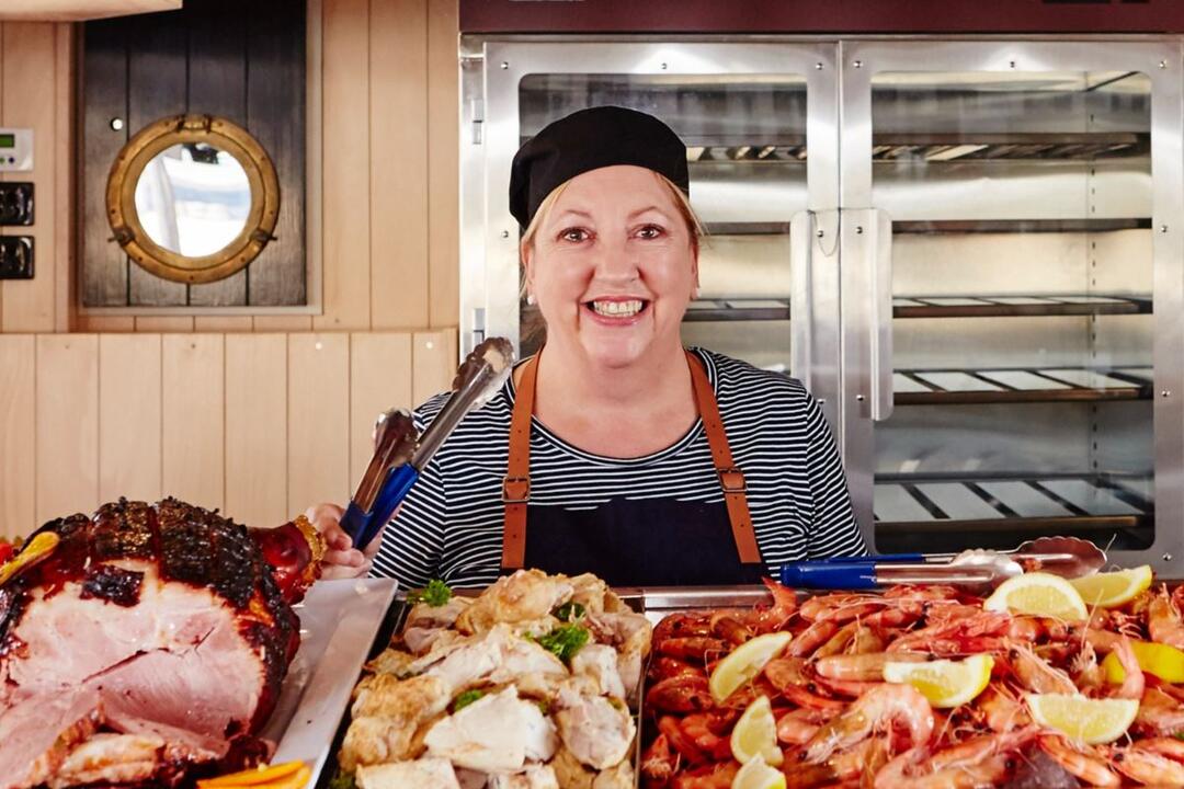 Gold Coast Lunch Cruise, Outside Seating Main Beach QLD