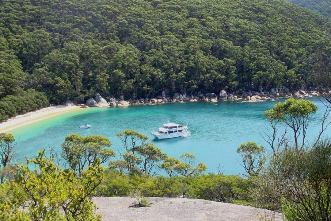 Wilsons Prom Cruise Port Welshpool VIC