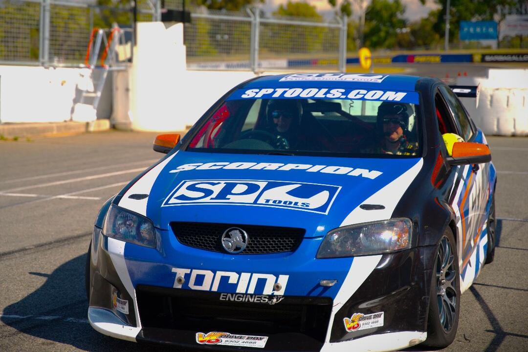 Drive a V8 for 3 Laps Neerabup WA