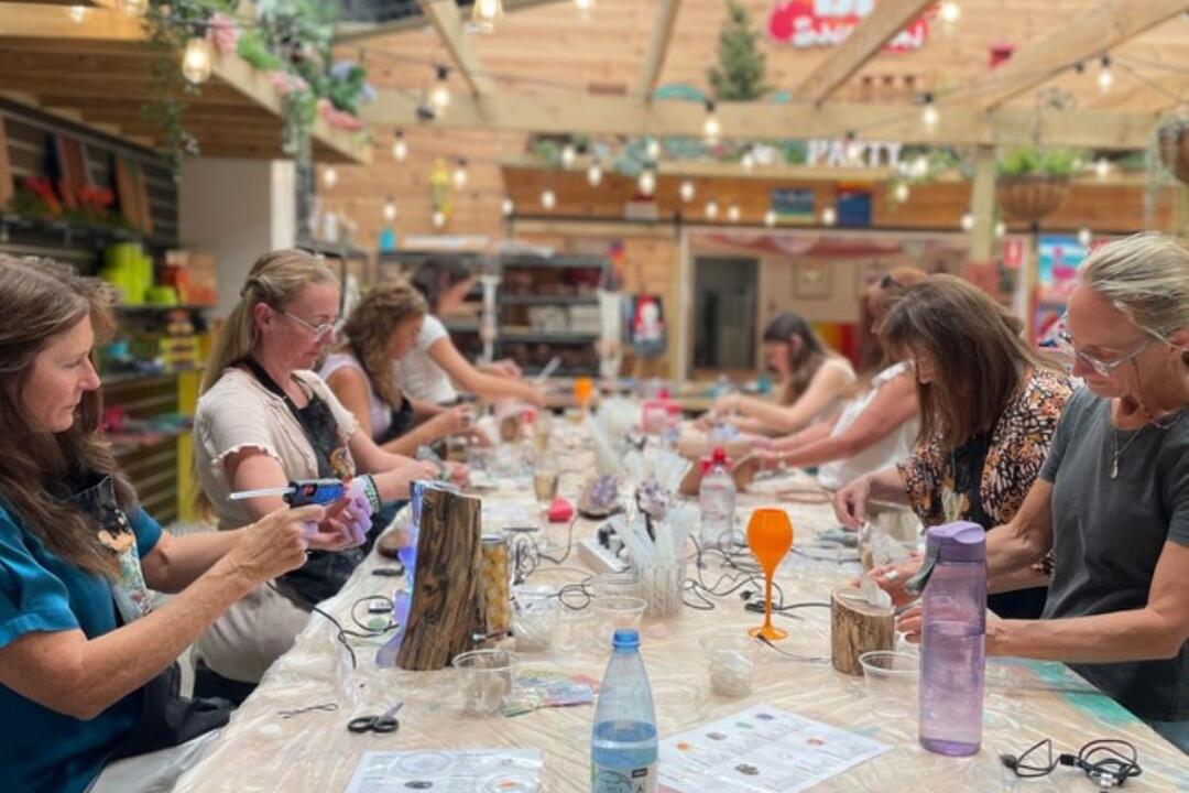 Craft Your Own Crystal Lamp Stapylton QLD