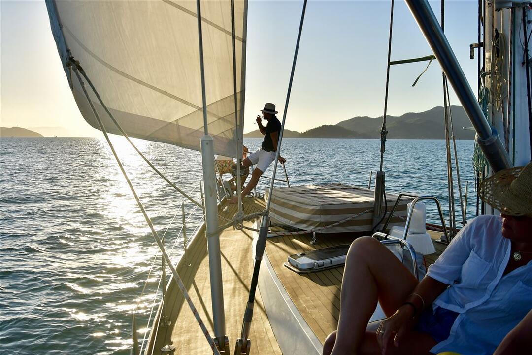 Magnetic Island Sip &amp; Sail Cruise Nelly Bay QLD
