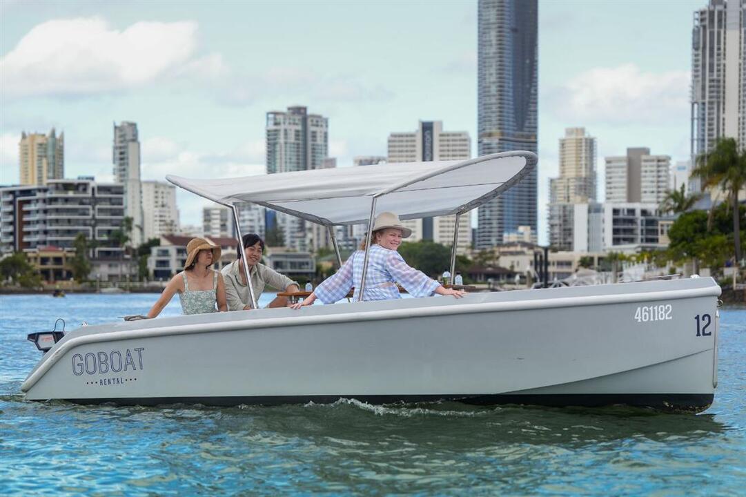 Gold Coast Electric Boat 1 Hour Adventure Isle of Capri QLD