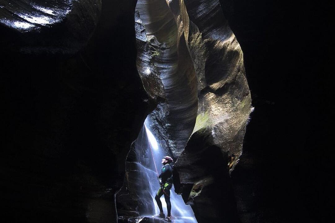 Spectacular Empress Canyon, Abseil and Canyoning Katoomba NSW