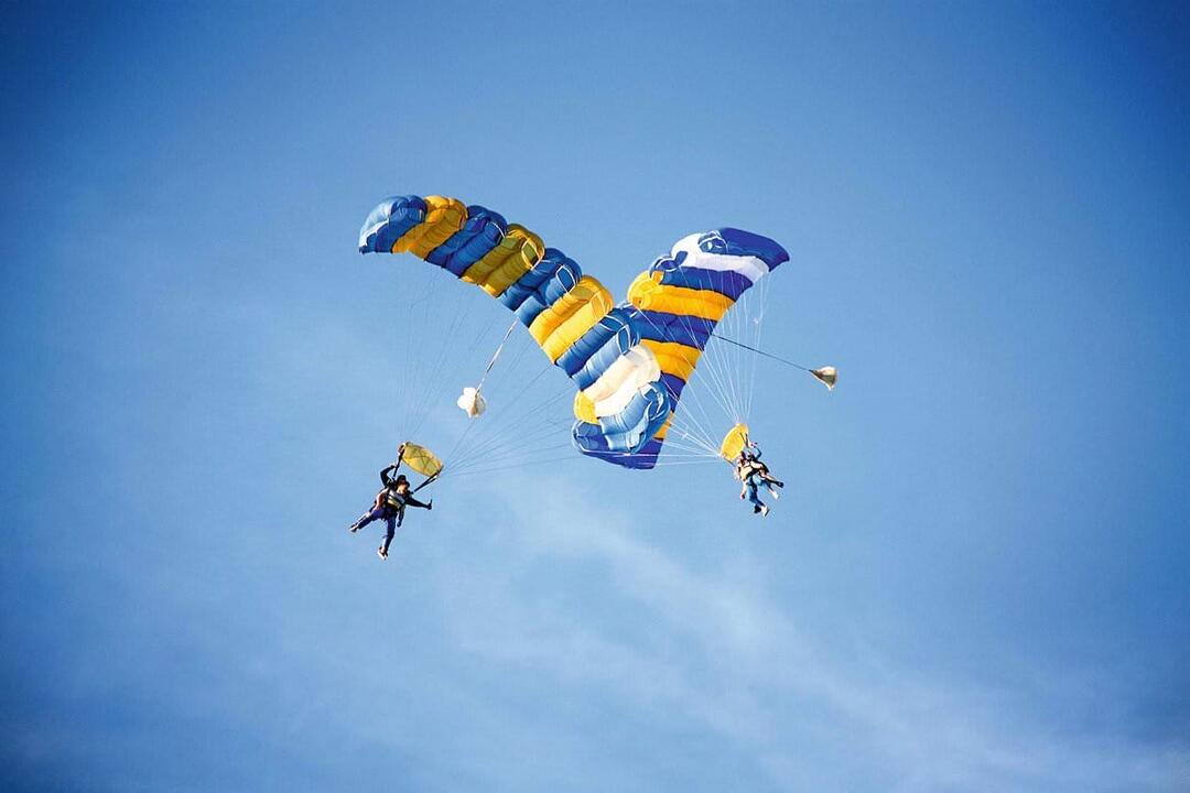 Melbourne Mid Week Tandem Skydive from 15,000ft St Kilda VIC