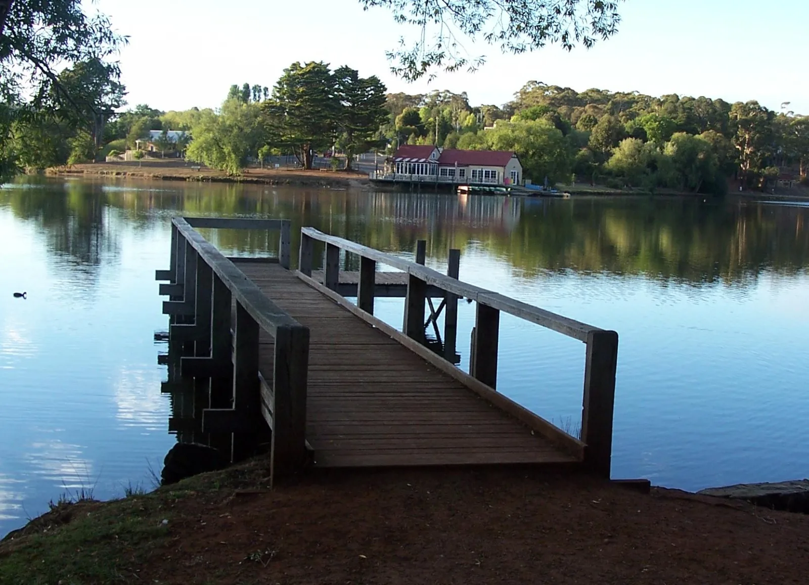 Daylesford Lake looking across to boat house
